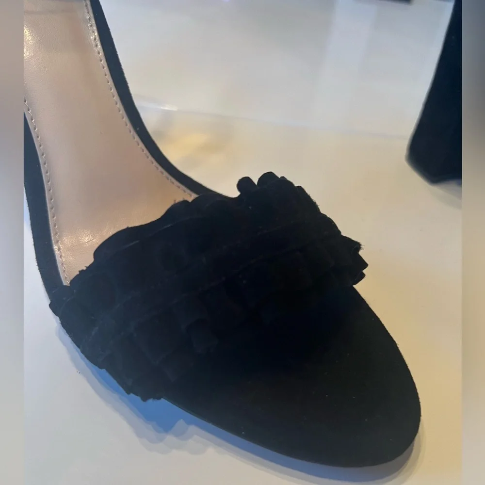 Beautiful suede heels - Picture 3 of 6